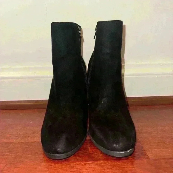 Black suede embroidered ankle booties, EU 40, US 9, French retailer - Picture 2 of 7